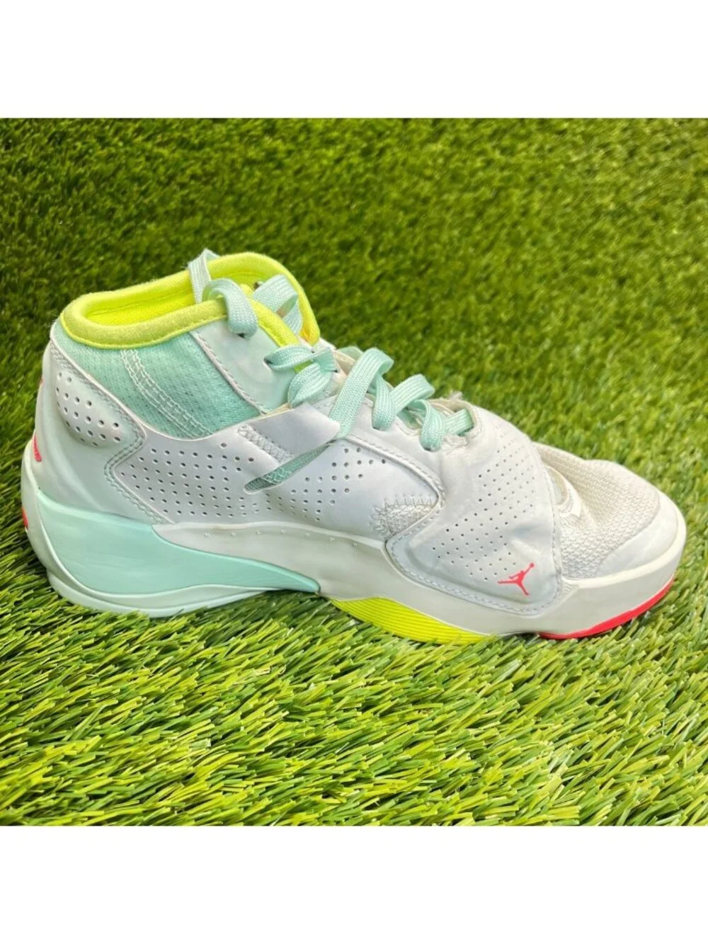 Nike Air Jordan Zion 2 Spring Boys Size 3.5Y White Basketball Shoes Sneakers